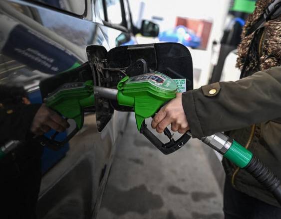 AFP | Echan gasolina.
