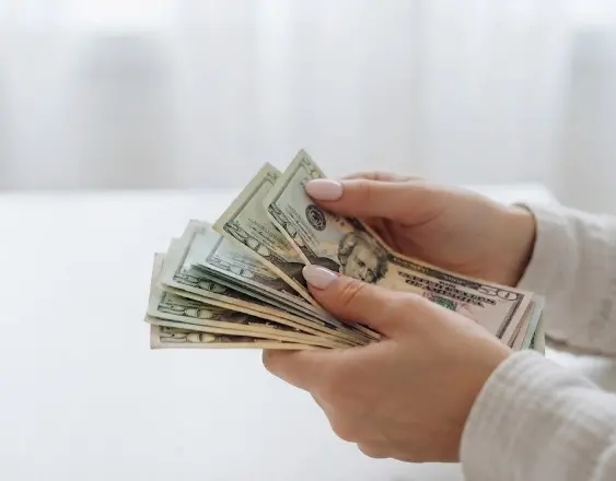 Reducir gastos y frenar evasión, para elevar la recaudación
