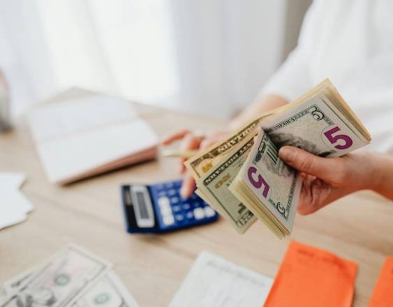 Hasta B/.1.200 invierten los panameños en diciembre