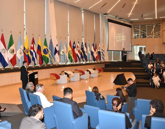 ML | Conferencias sobre reformas educativas.