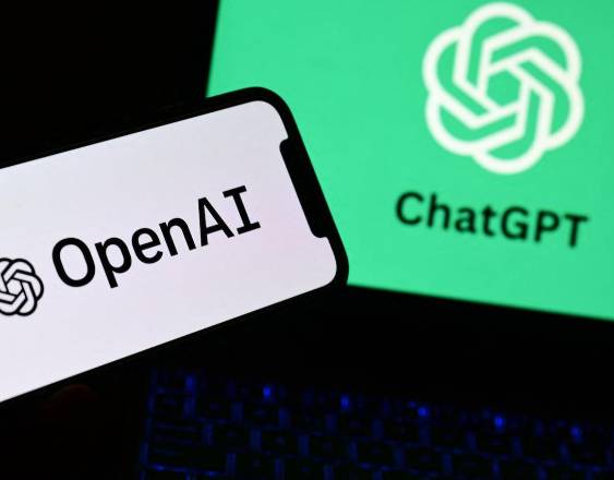 AFP | Logotipos de OpenAI y ChatGPT.