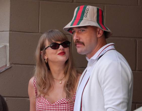 La cantautora estadounidense Taylor Swift y el jugador de fútbol americano de la NFL Travis Kelce.