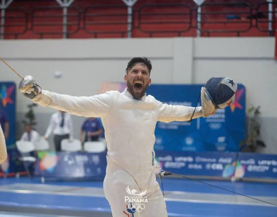 Cortesía | El esgrimista panameño Arturo Dorati Ameglio durante un combate en los Juegos Centroamericanos y del Caribe de San Salvador en 2023, en El Salvador.