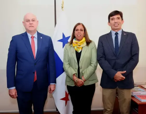 ML | Durante el encuentro de las autoridades.