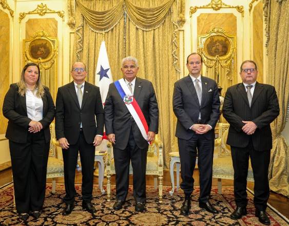 Cortesía | El presidente José Raúl Mulino recibe en la presidencia a los diplomáticos.