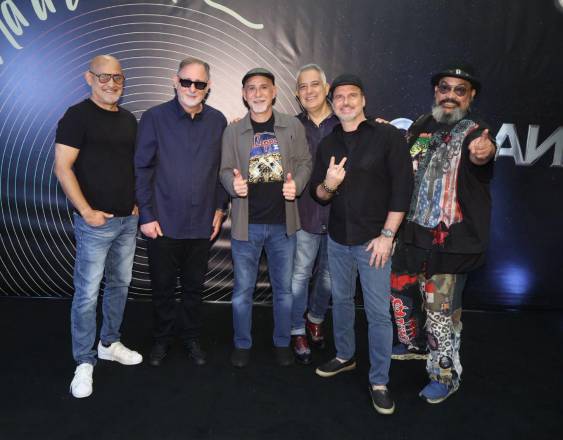 cortesía | Los seis intengrantes de la banda de rock panameña Océano.