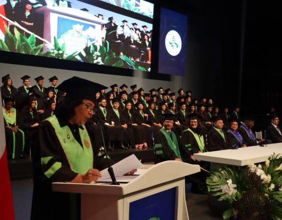 Universidad de Panamá gradúa a 69 nuevos médicos