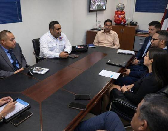 Autoridades coordinan criterios sobre operación de empresas financieras en Panamá