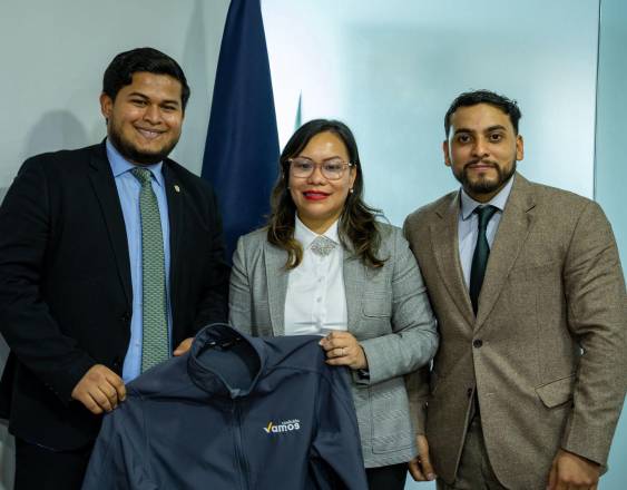 ML | La diputada Patsy Lee junto al jefe y subjefe de bancada de Vamos, Miguel Campos y Jorge González.