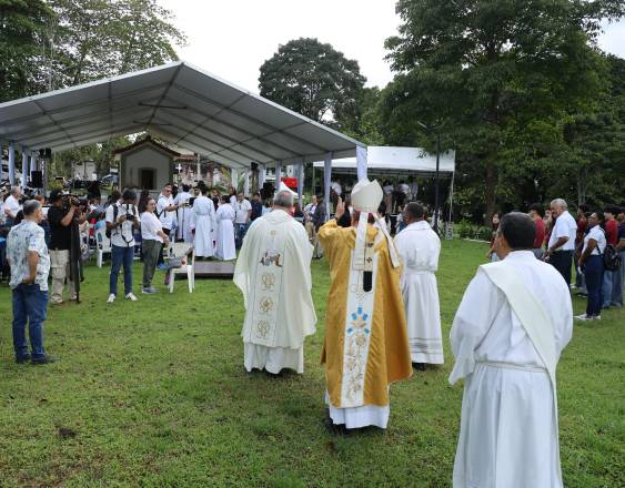 ML | Durante los actos religiosos de inauguración.