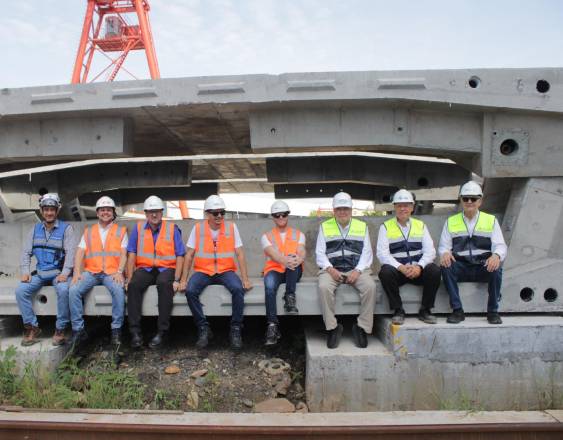 Ministro del MOP y alcalde Mizrachi recorren obras del Cuarto Puente sobre el Canal