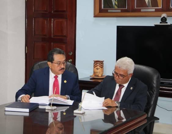 El Dr. Franklin De Gracia asume las riendas de la Facultad de Ciencias de la Educación.