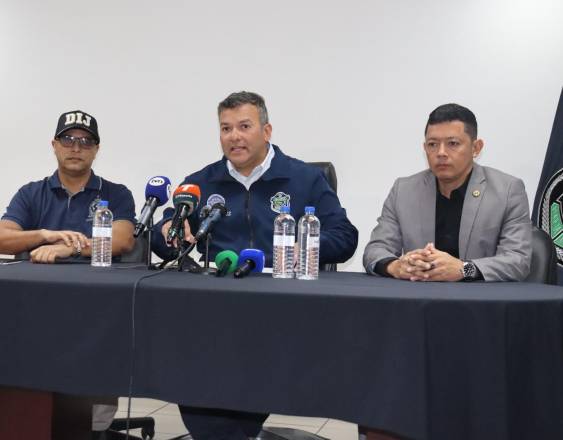 Evelyn González | El director de la Policía Nacional, Jaime Fernández y autoridades.