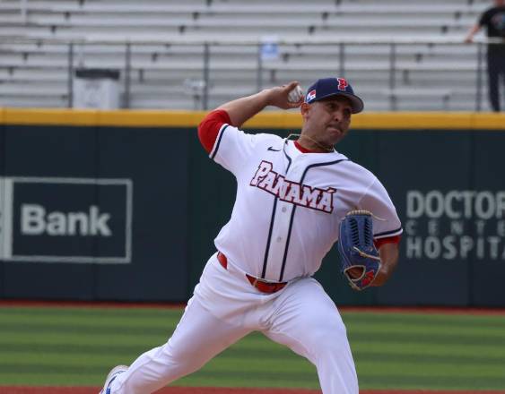 Cortesía Fedebeis | El lanzador panameño Paolo Espino durante el encuentro ante Colombia en el Cláscio Mundial de Béisbol 2026.