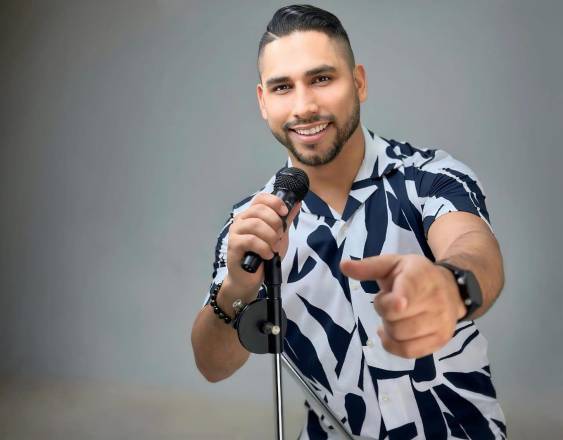 CORTESÍA | Elmer Antonio Miranda es cantante panameño y vocalista de Los Estelares de la Cumbia. Su propuesta es enfocada en canciones de amor y desamor.