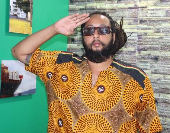 E. Gonzalez | Edgar Beaufond.