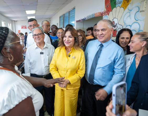 Cortesía | La primera dama Maricel Cohen de Mulino, Embajador Mattanya Cohen y el Ministro Boyd.