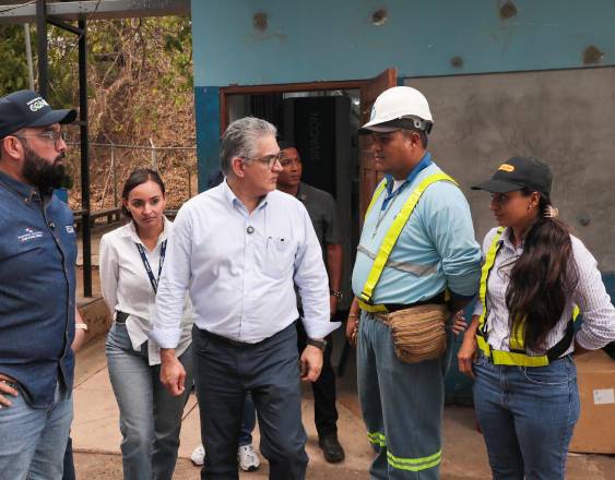ML | Autoridades durante la inspección.