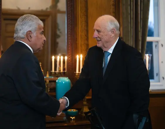 ML | El presidente de la República, José Raúl Mulino y el rey Harald V de Noruega en el Palacio Real de Oslo.