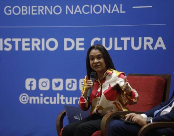 La ministra de Cultura, Giselle González Villarrué.