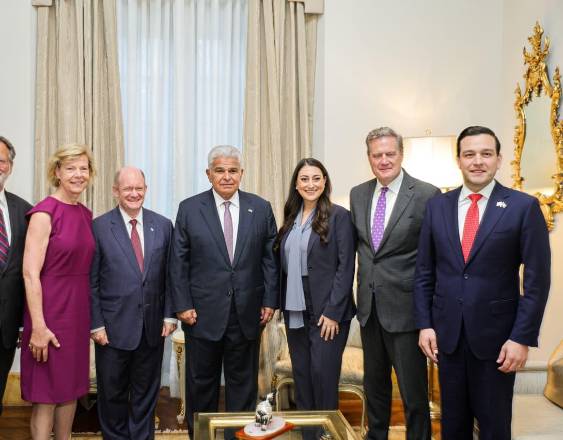ML | El presidente José Raúl Mulino junto a la delegación.