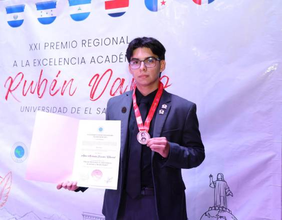 Cortesía | Aldair González, estudiante de la Licenciatura en Administración Marítima y Portuaria de la Facultad de Transporte Marítimo.
