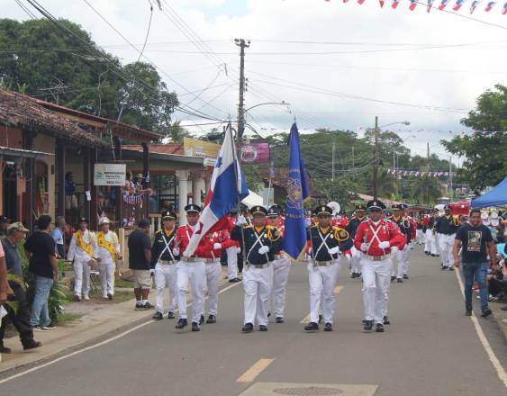 ML | Desfile del 4 de noviembre en Parita.