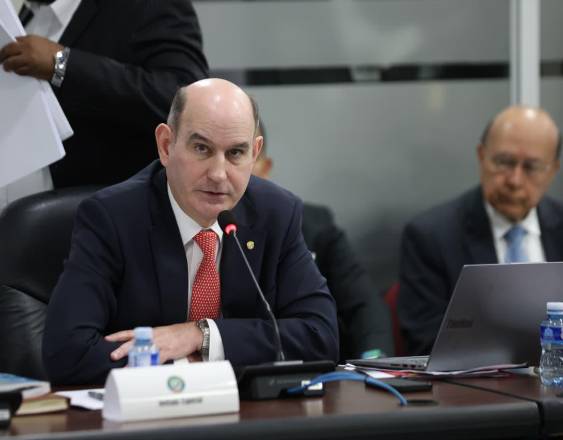 Ministro Chapman sustenta en primer debate el Presupuesto General del Estado 2027