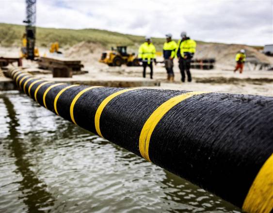 AFP | Un cable grueso que va por el fondo del mar. Sirve para llevar datos de internet entre diferentes países.