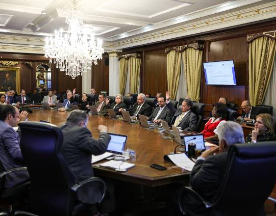 Cortesía | Ministros de Estado en el Consejo de Gabinete.