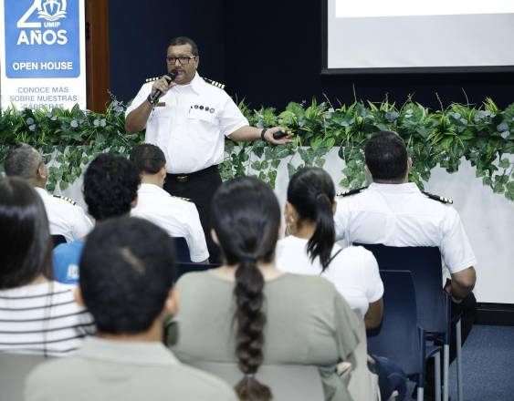 ML | Presentan las carreras y planes de estudio.