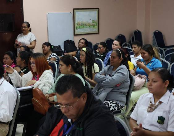 Cortesía | Los estudiantes aprendiendo sobre el comportamiento de los cocodrilos.