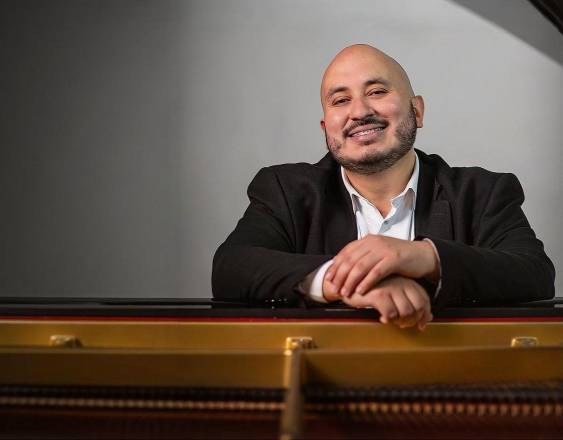 Cortesía | Moisés Estrada es el pianista del “Palacio de las Garzas”, es profesor y ha llevado a sus estudiantes a La Pianotón, el Concurso María Elena Carles, entre otros.