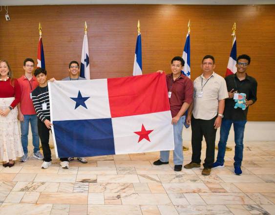 ML | Representante de Cobre y jóvenes participantes de la XIX Olimpiada Centroamericana y XVII Olimpiada del Caribe de Química.