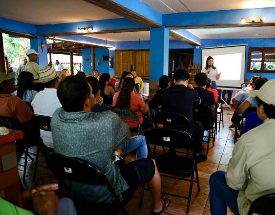 Mitradel impulsa programas de empleo y emprendimiento durante gira en Mariato