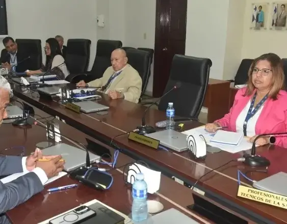 ML | Durante la reunión en la sede de la Caja de Seguro Social.