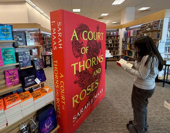 La saga ACOTAR, de Sarah J. Maas, regresa a las librerías tras cinco años de espera