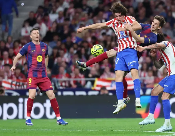 Barcelona gana 2-1 al Atlético y se distancia en 7 puntos del Real Madrid