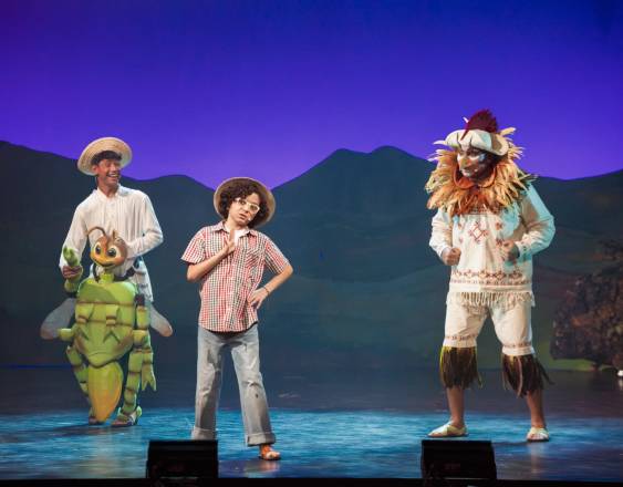 CORTESÍA | Personajes de la obra teatral “Mi Lugar Favorito” durante una presentación.