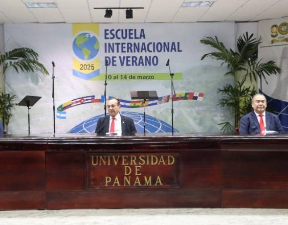 ML | Las autoridades universitarias durante la inauguración de la Escuela de Verano 2025.