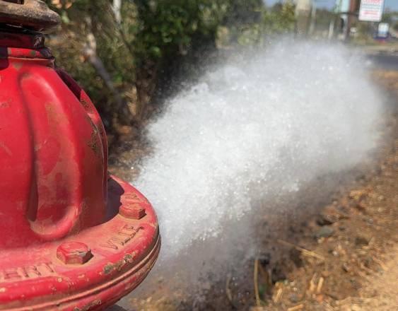 ML | Operativos de apertura de hidrantes en Chitré que iniciaron el domingo y siguen en aumento.