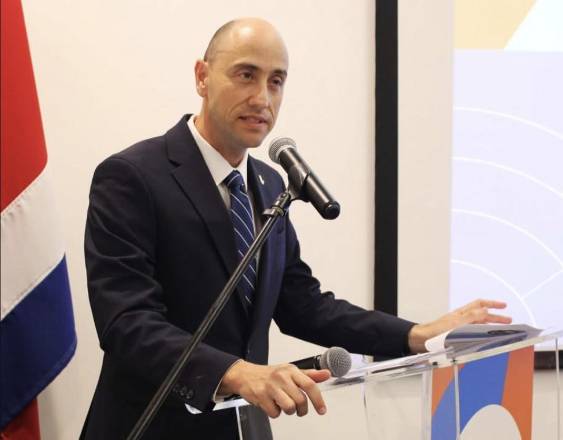 ML | Arturo Rosabal.