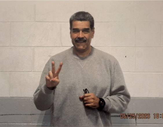 “Estamos firmes”, dice Maduro al publicar fotos desde prisión