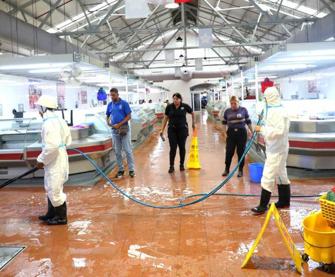 Avanzan los trabajos de mantenimiento en el mercado San Felipe Neri