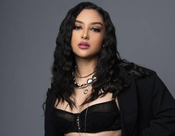 Farah es una cantante y compositora panameña.