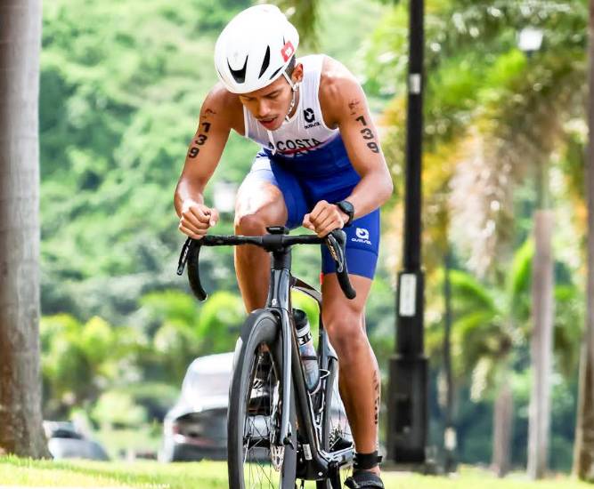 Acosta: La mala gestión federativa afecta a los atletas