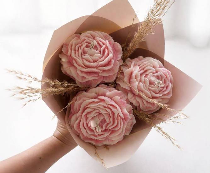 Arreglos florales de velas de soya, un emprendimiento con esencia natural