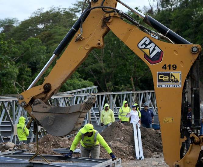 Avanza construcción de puentes zarzo en la comarca Ngäbe Buglé para accesos seguros
