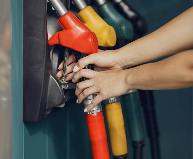 El petróleo sube a la espera de las conversaciones entre EEUU e Irán