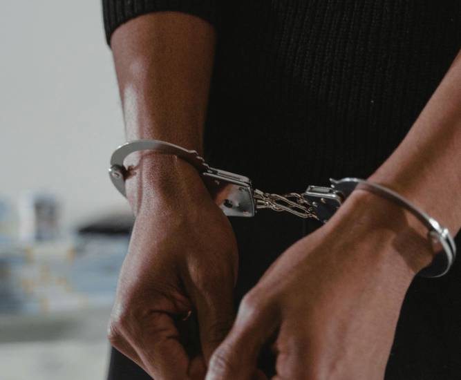 Hasta 7 años de prisión por exhibicionismo en público